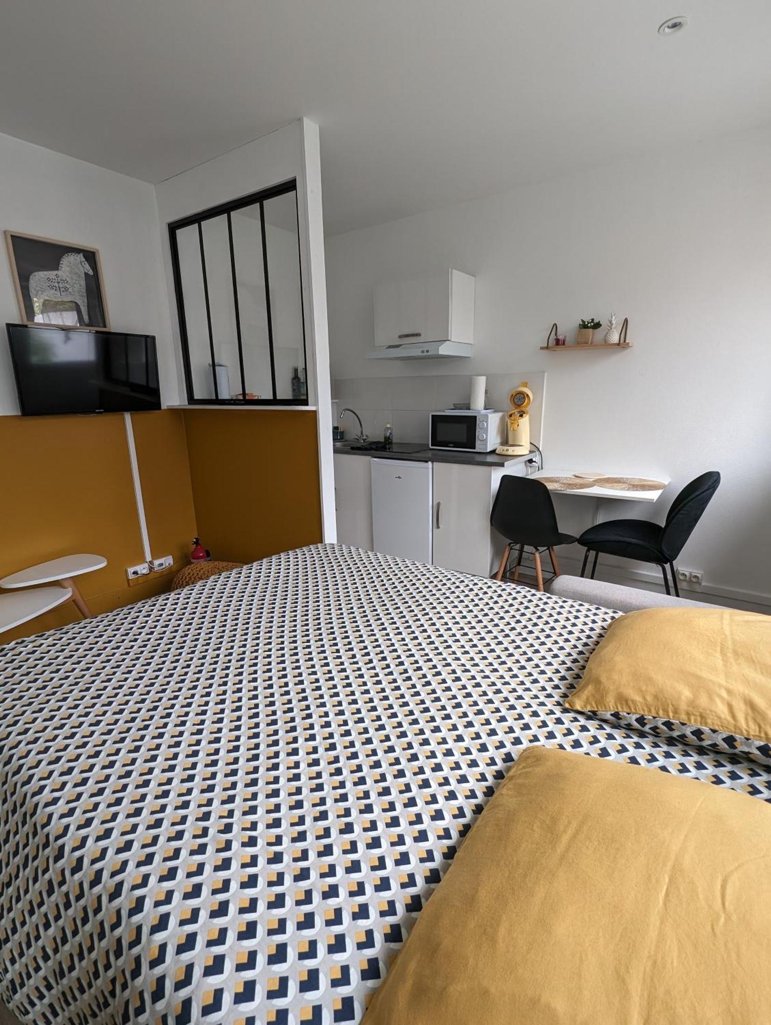 Stockholm- Studio Cosy Et Patio, Proche Centre Charleville-Mézières Esterno foto